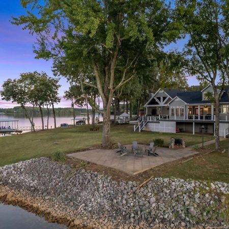 Rare Find Best Lot With Dock And Views On Lake Winchester المظهر الخارجي الصورة
