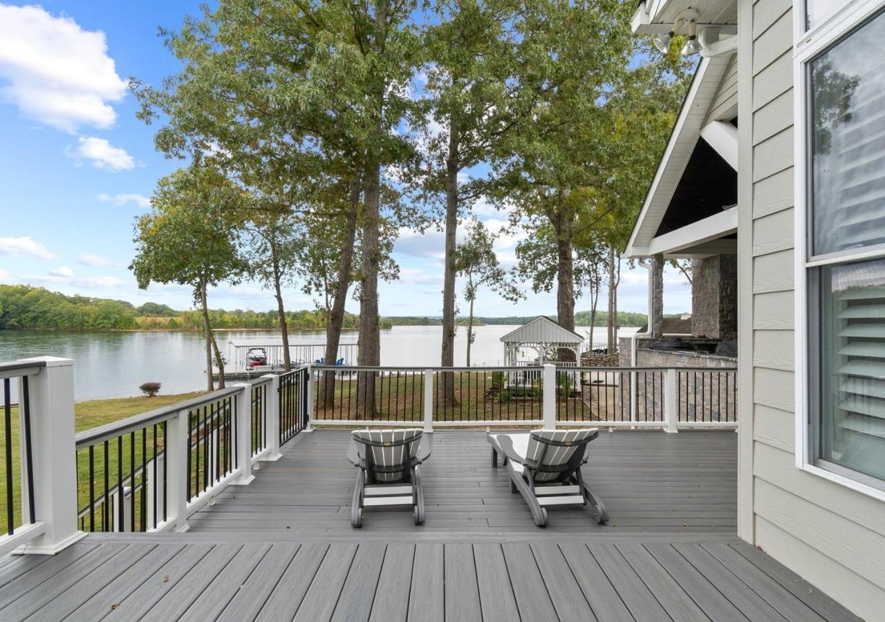 Rare Find Best Lot With Dock And Views On Lake Winchester المظهر الخارجي الصورة