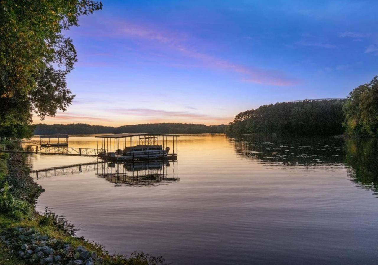 Rare Find Best Lot With Dock And Views On Lake Winchester المظهر الخارجي الصورة
