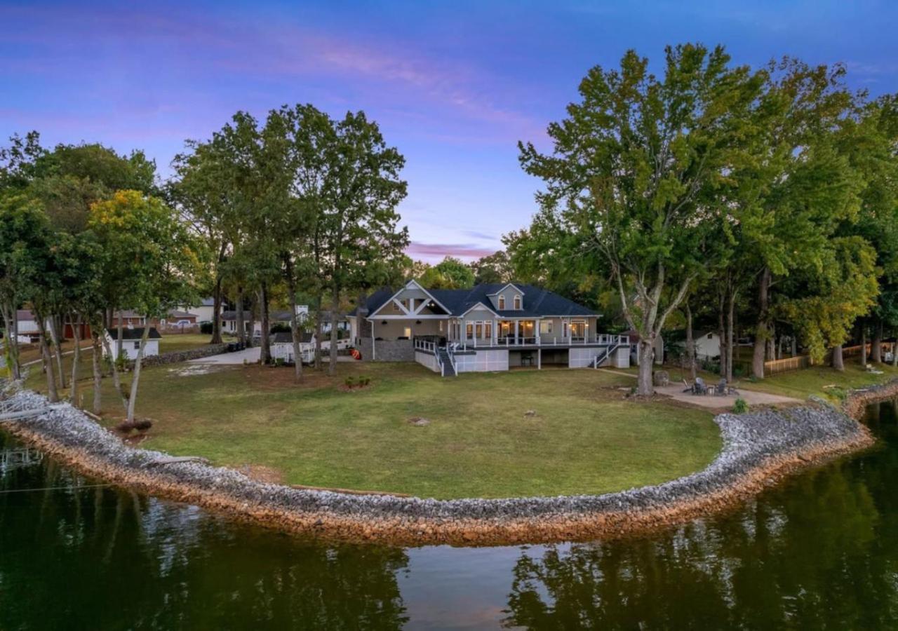 Rare Find Best Lot With Dock And Views On Lake Winchester المظهر الخارجي الصورة