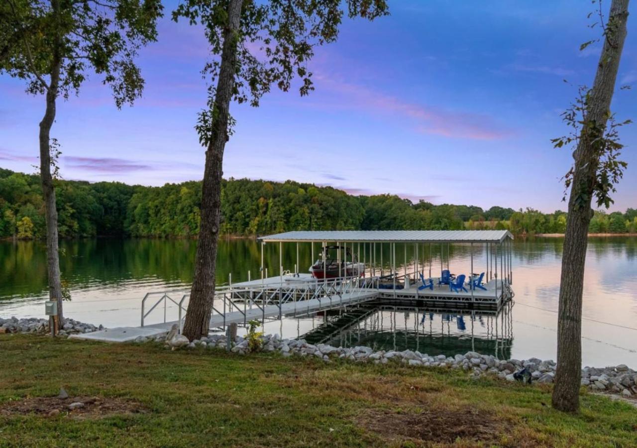 Rare Find Best Lot With Dock And Views On Lake Winchester المظهر الخارجي الصورة