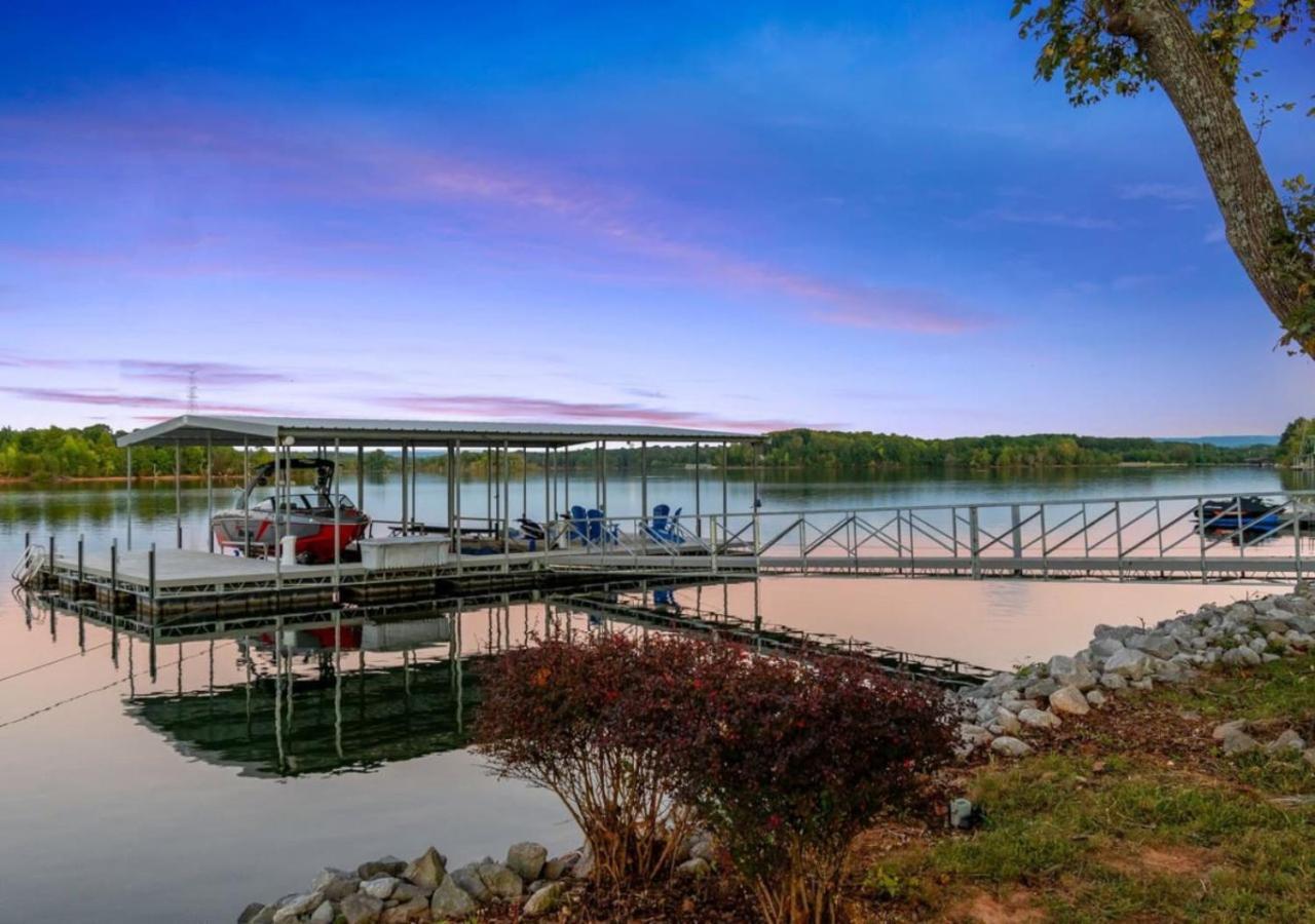 Rare Find Best Lot With Dock And Views On Lake Winchester المظهر الخارجي الصورة