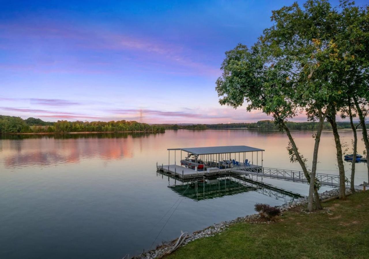 Rare Find Best Lot With Dock And Views On Lake Winchester المظهر الخارجي الصورة