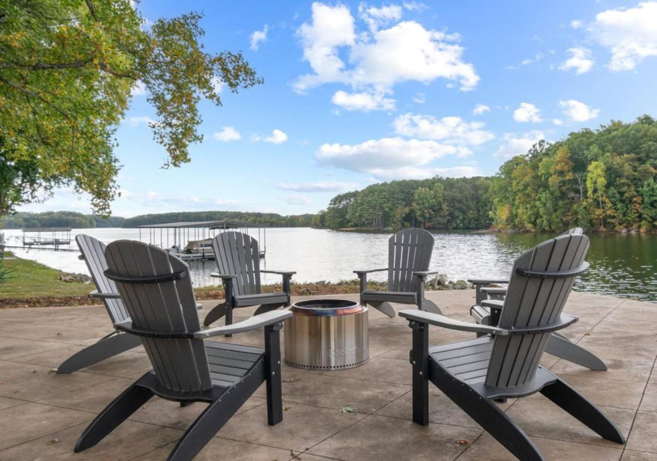 Rare Find Best Lot With Dock And Views On Lake Winchester المظهر الخارجي الصورة