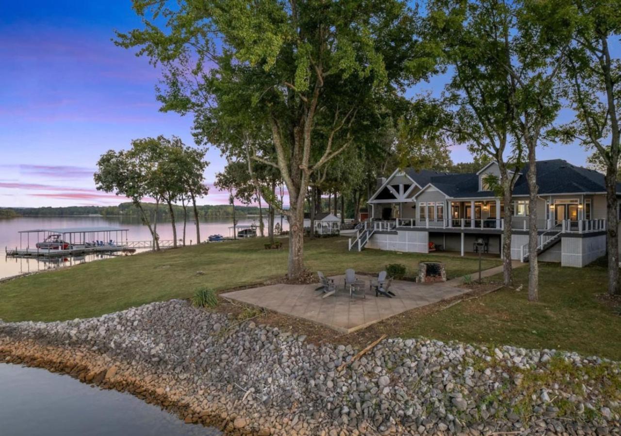 Rare Find Best Lot With Dock And Views On Lake Winchester المظهر الخارجي الصورة
