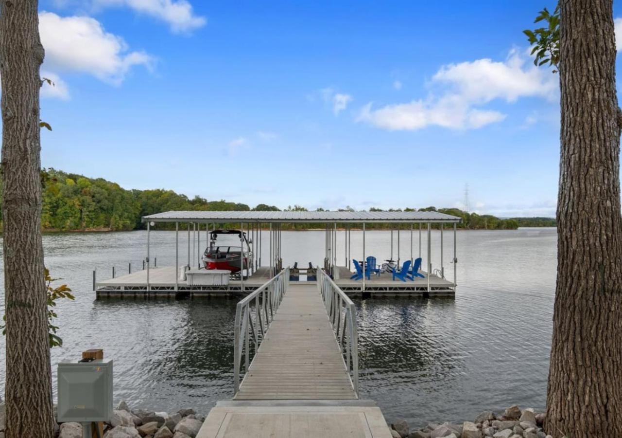 Rare Find Best Lot With Dock And Views On Lake Winchester المظهر الخارجي الصورة