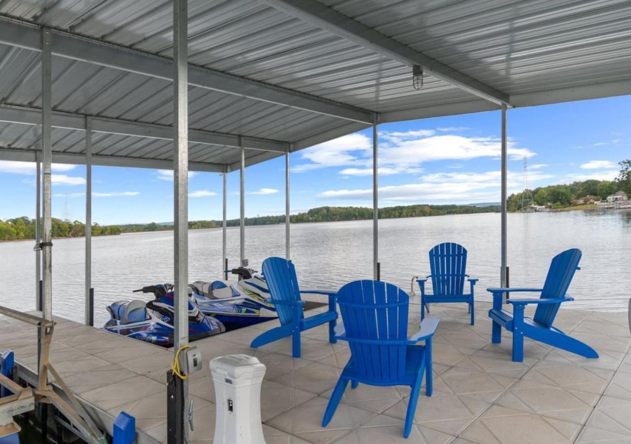Rare Find Best Lot With Dock And Views On Lake Winchester المظهر الخارجي الصورة